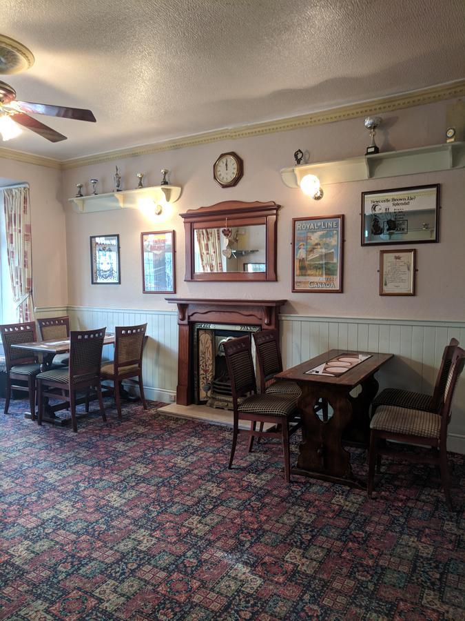 The Castle Hotel Lampeter Luaran gambar